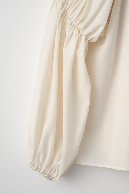 Cascade gather tops（Cream）