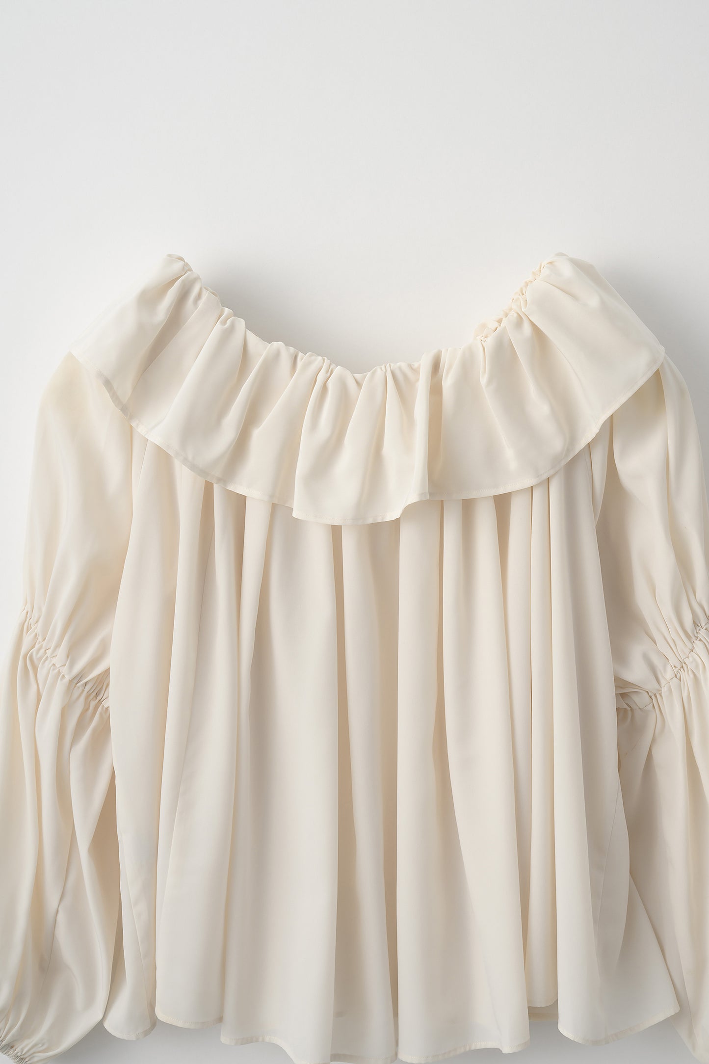 Cascade gather tops（Cream）