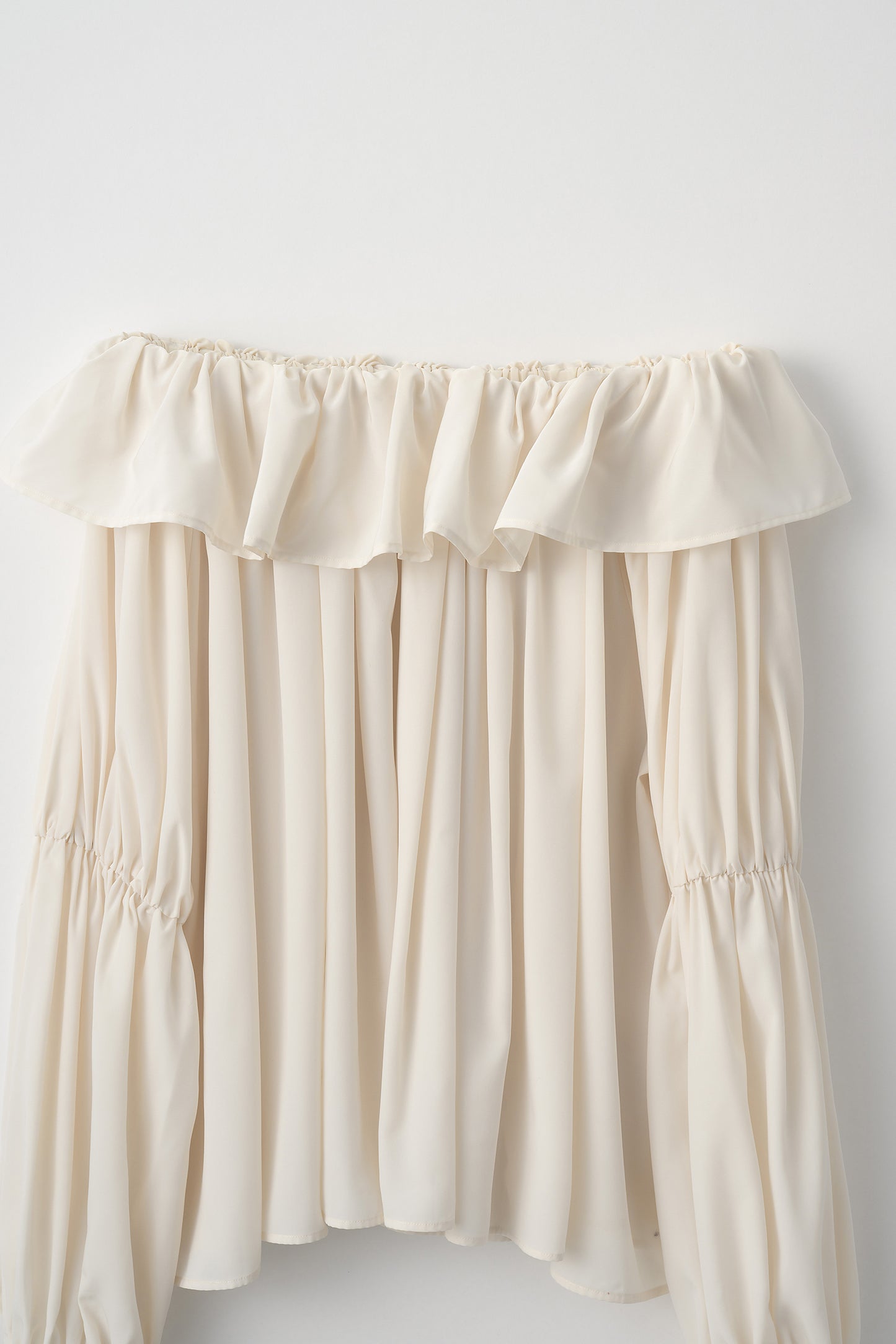 Cascade gather tops（Cream）