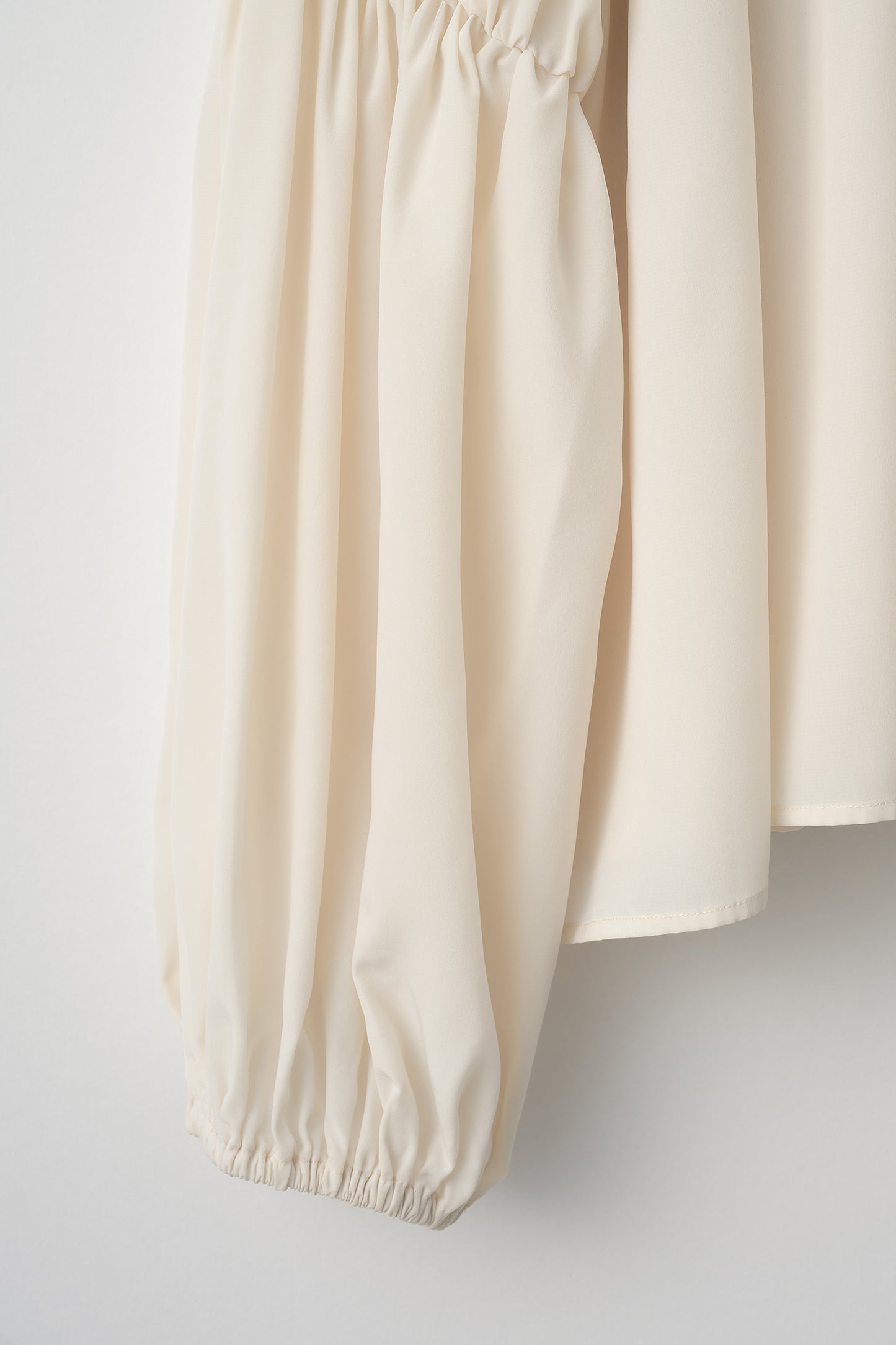 Cascade gather tops（Cream）