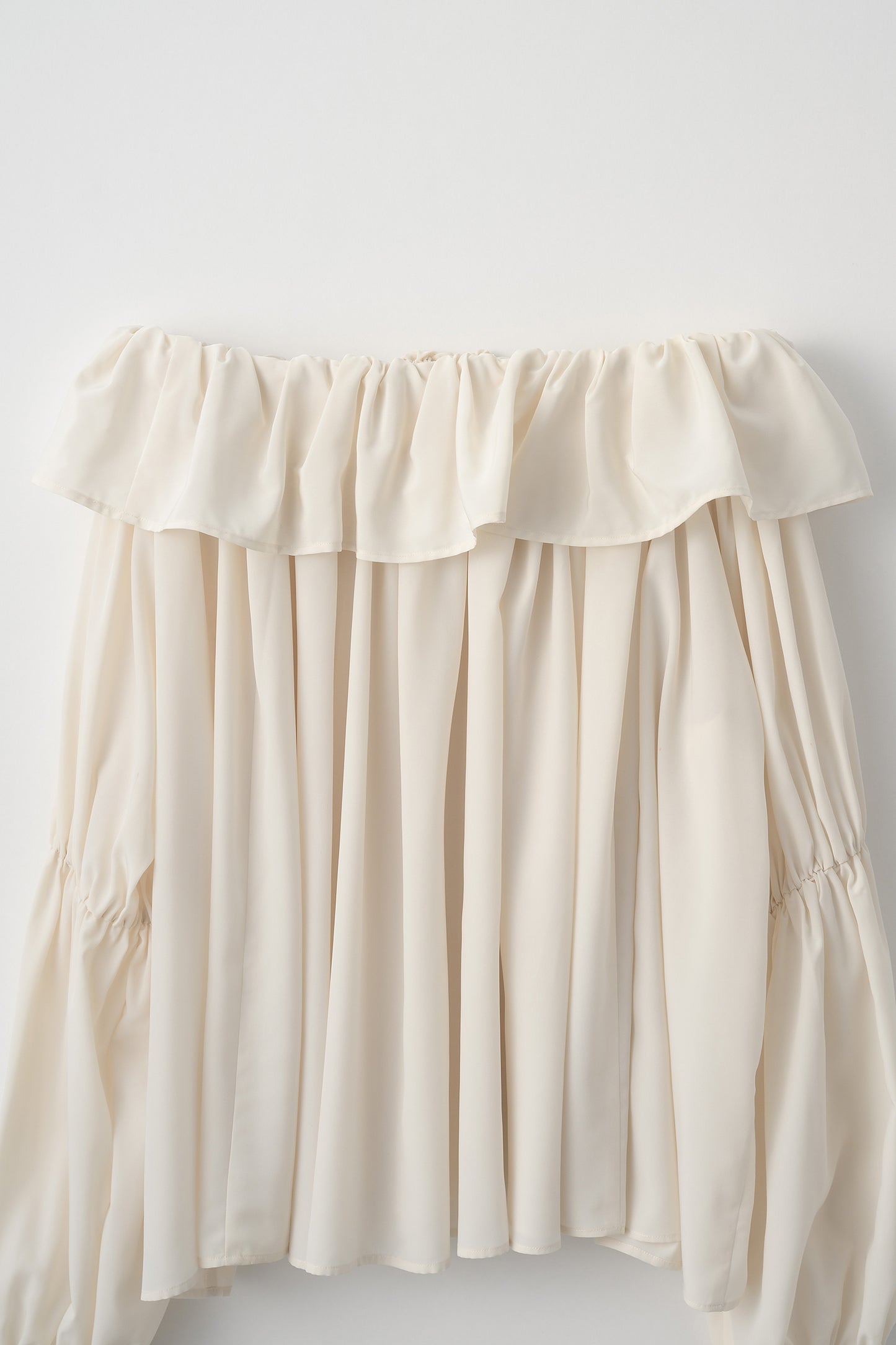 Cascade gather tops（Cream）