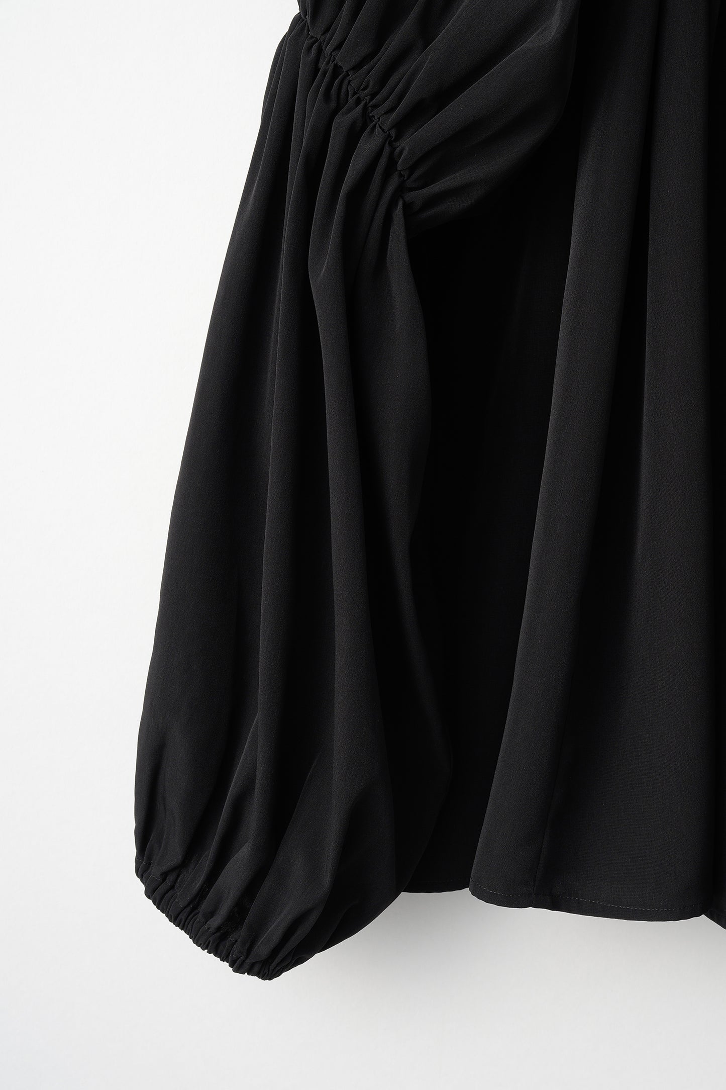 Cascade gather tops（Black）