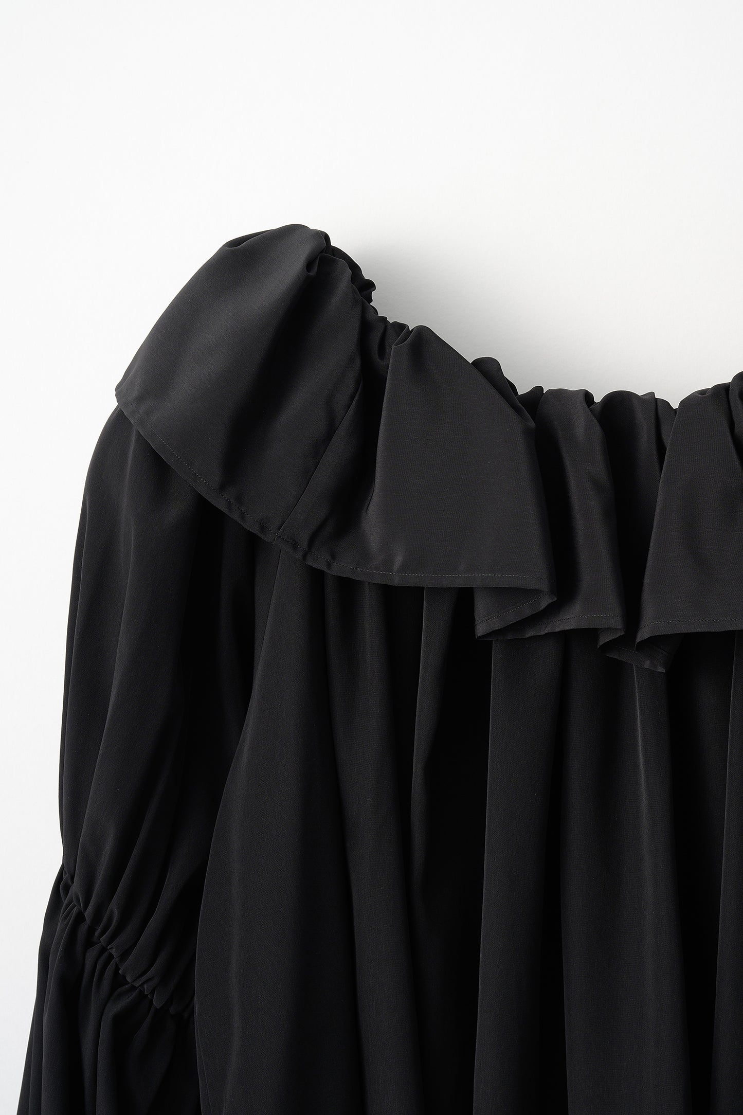 Cascade gather tops（Black）
