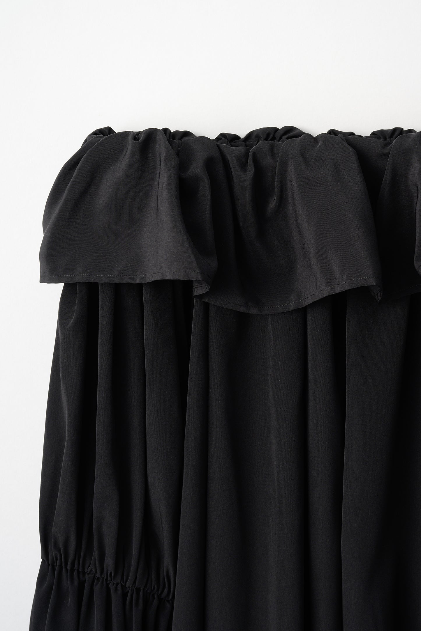 Cascade gather tops（Black）