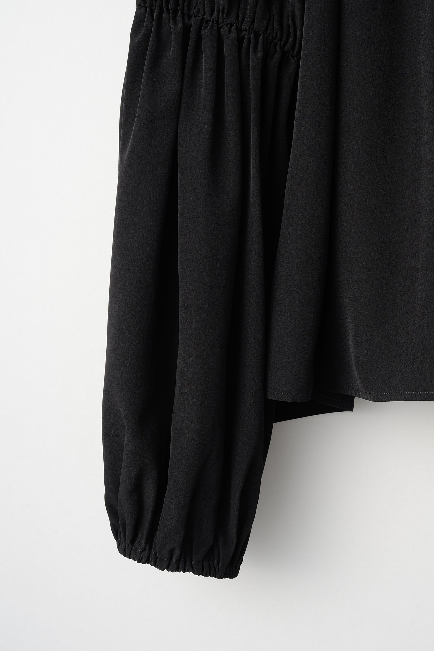 Cascade gather tops（Black）