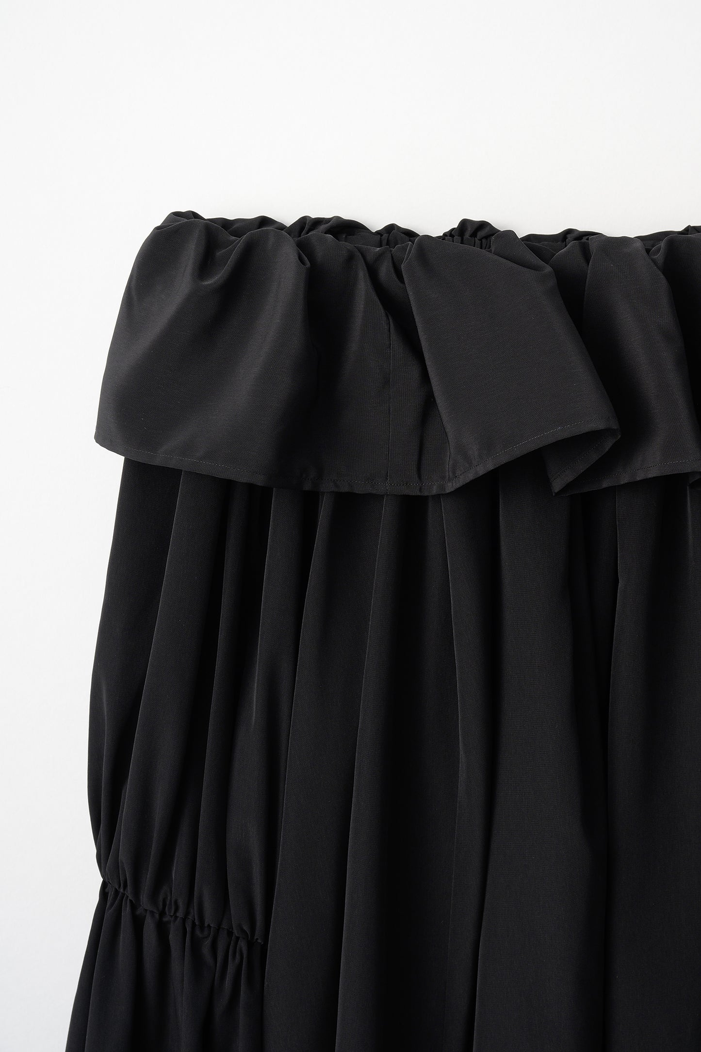 Cascade gather tops（Black）