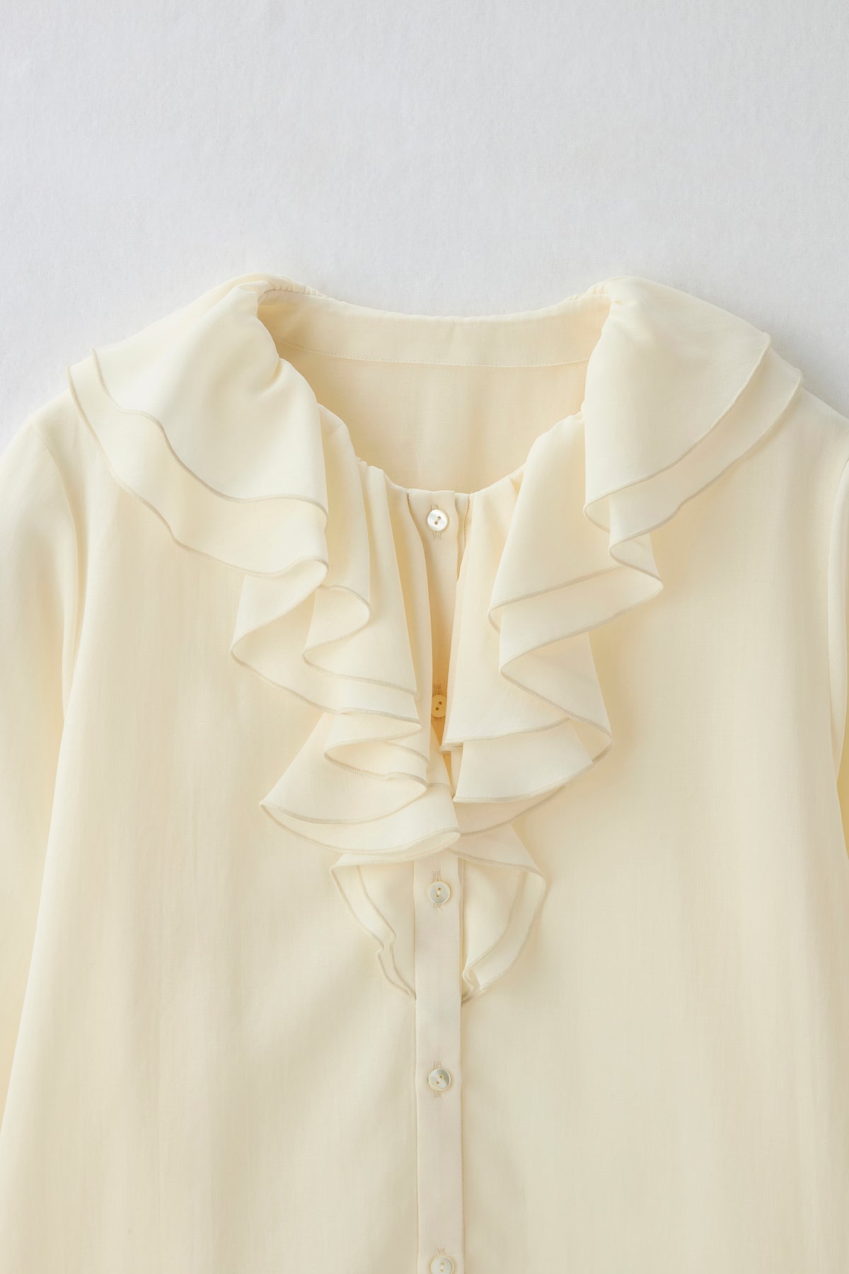 Blossom frill blouse（Ivory）