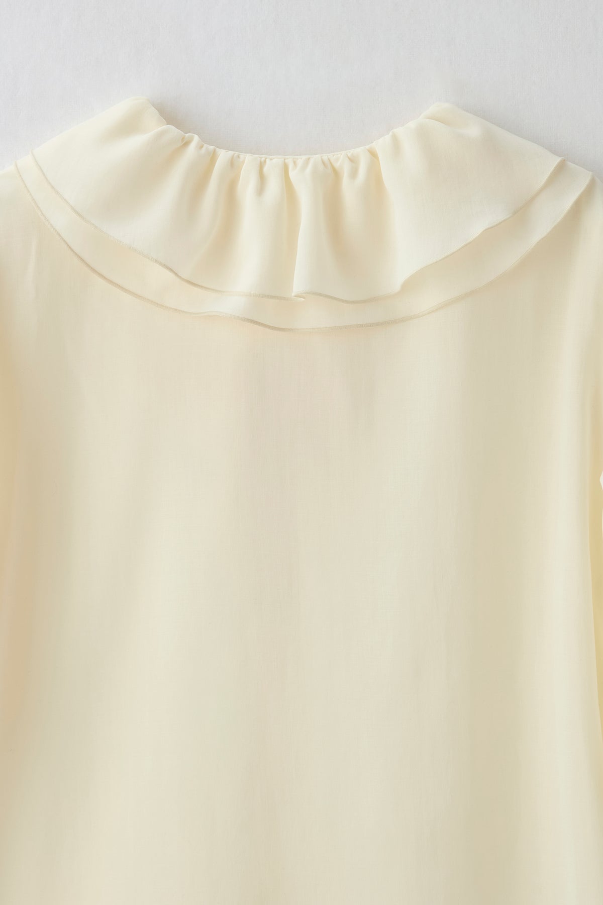 Blossom frill blouse（Ivory）