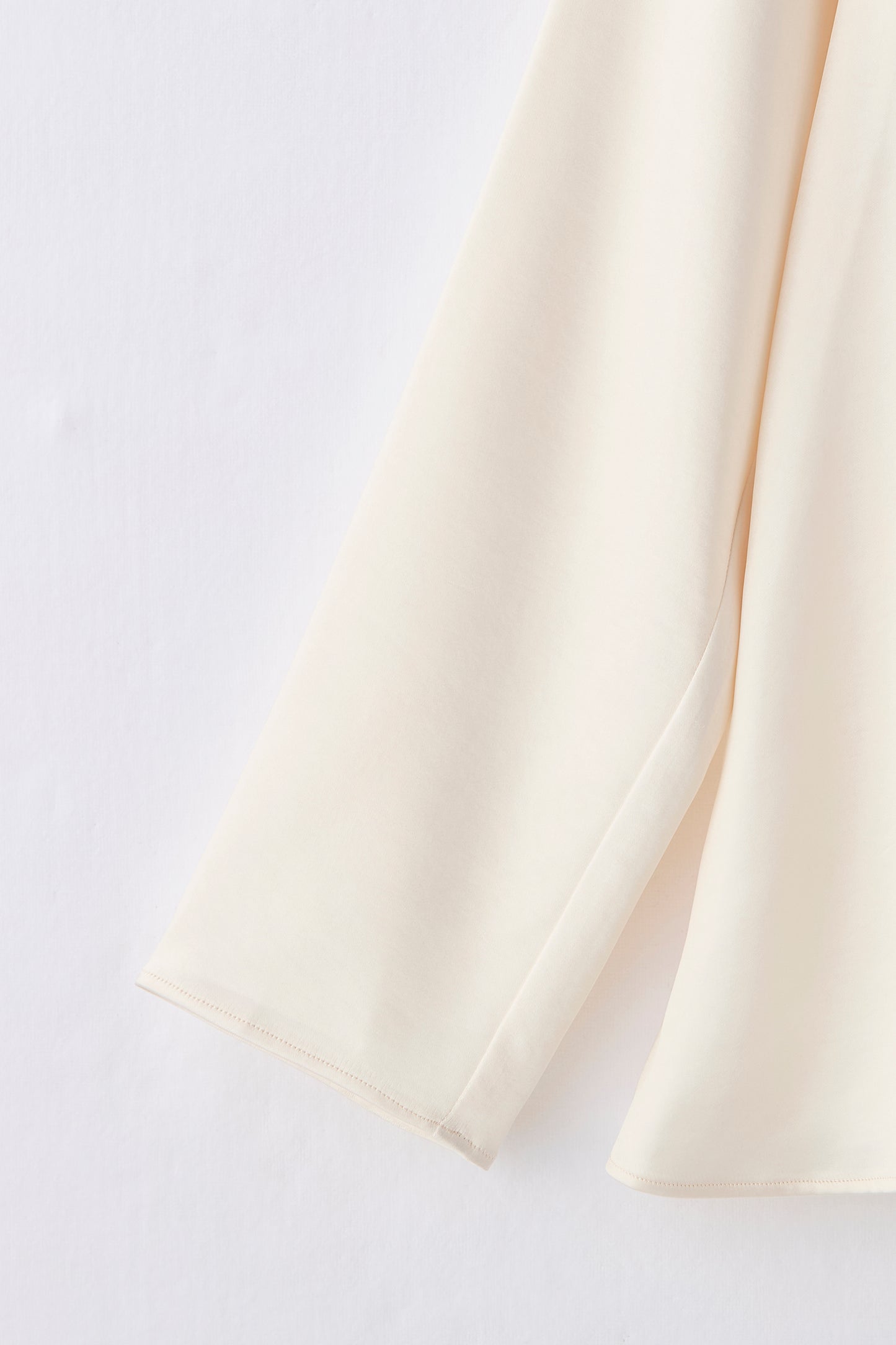 Back ribbon tops（Ivory）