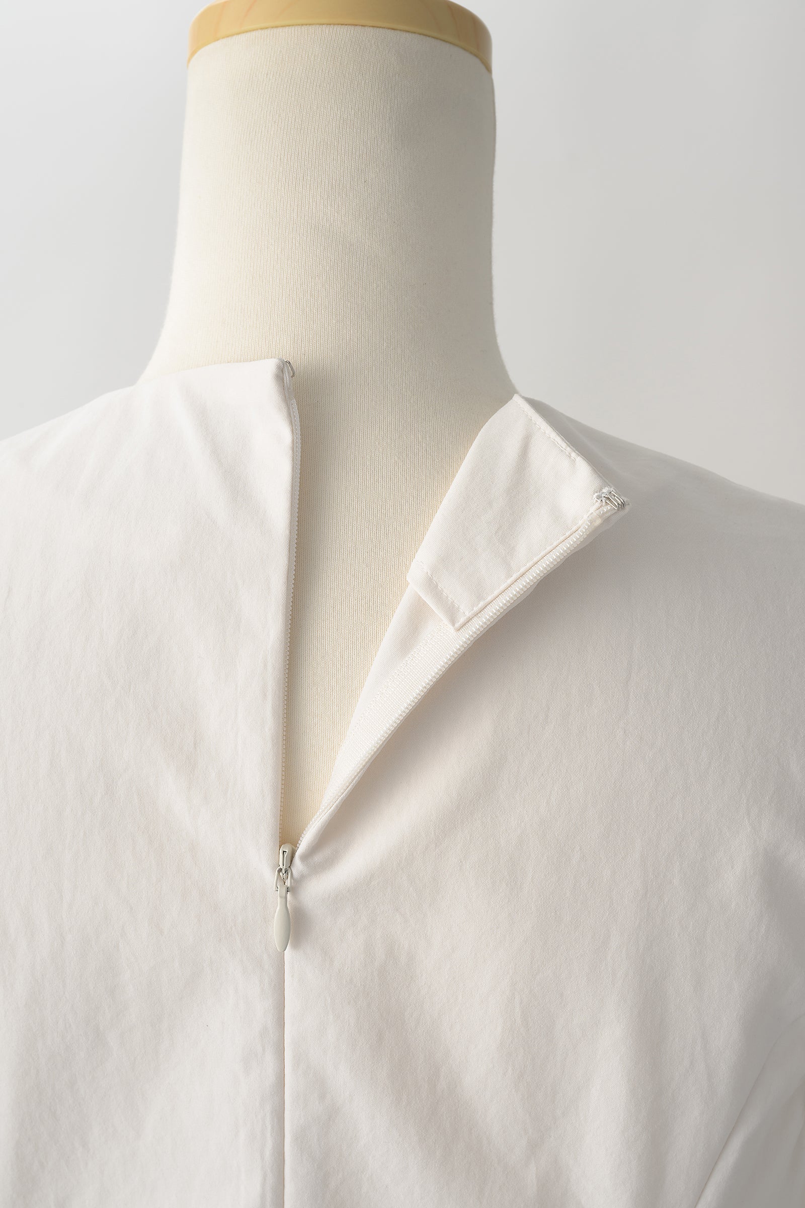 Front twist tops(Ivory) – Audire