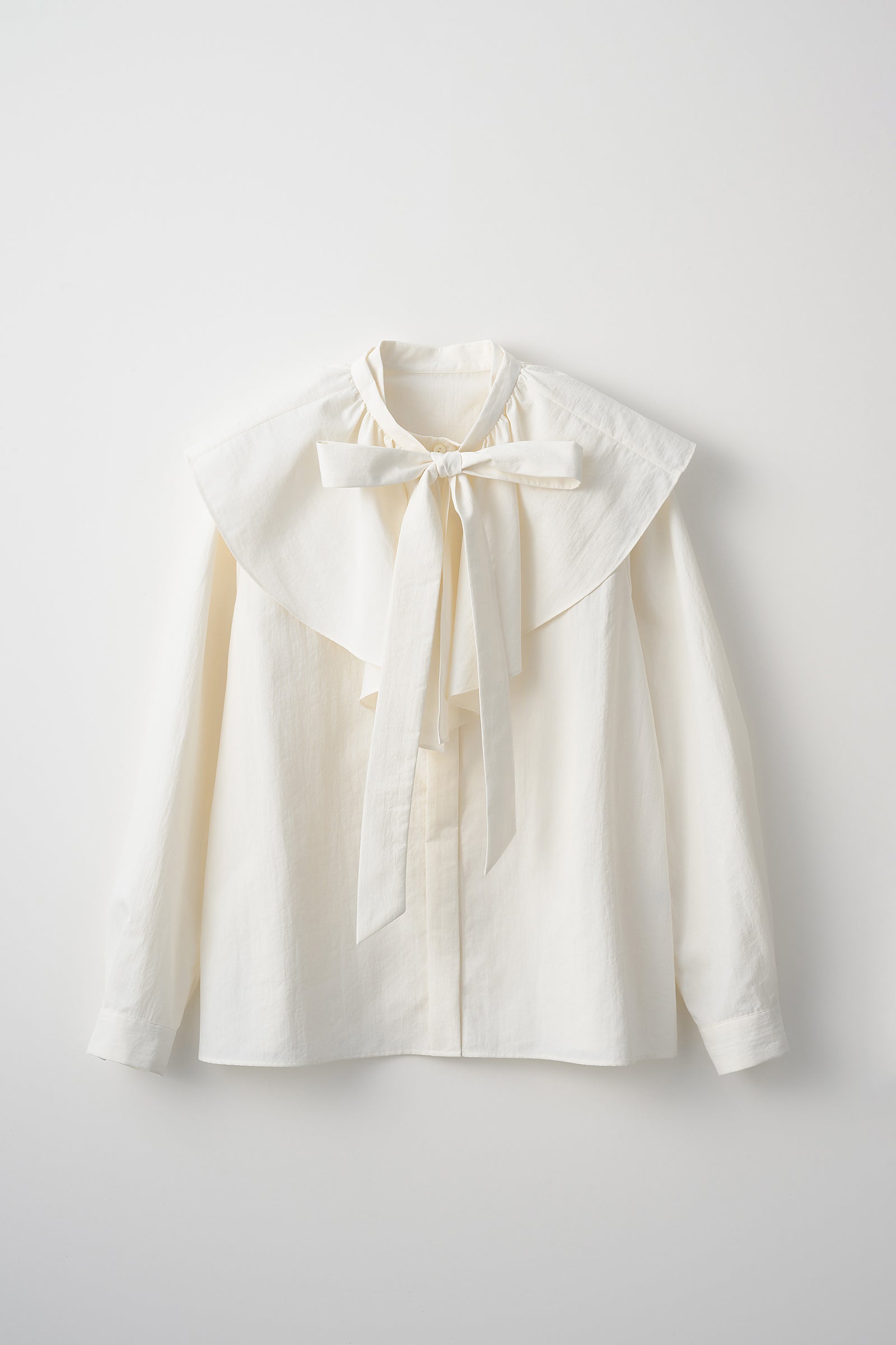 Petal collar shirt(White) – Audire