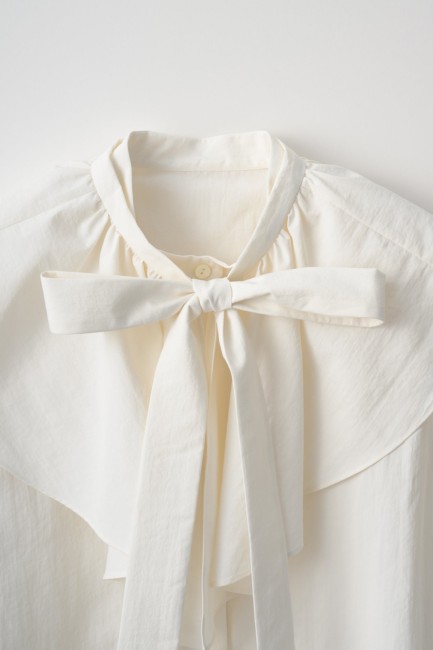 Petal collar shirt(White)