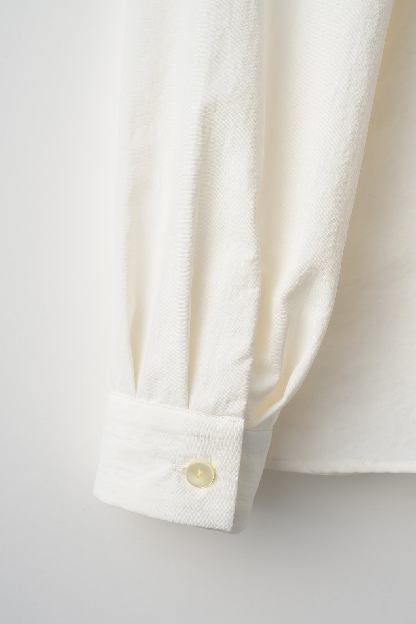 Petal collar shirt(White)