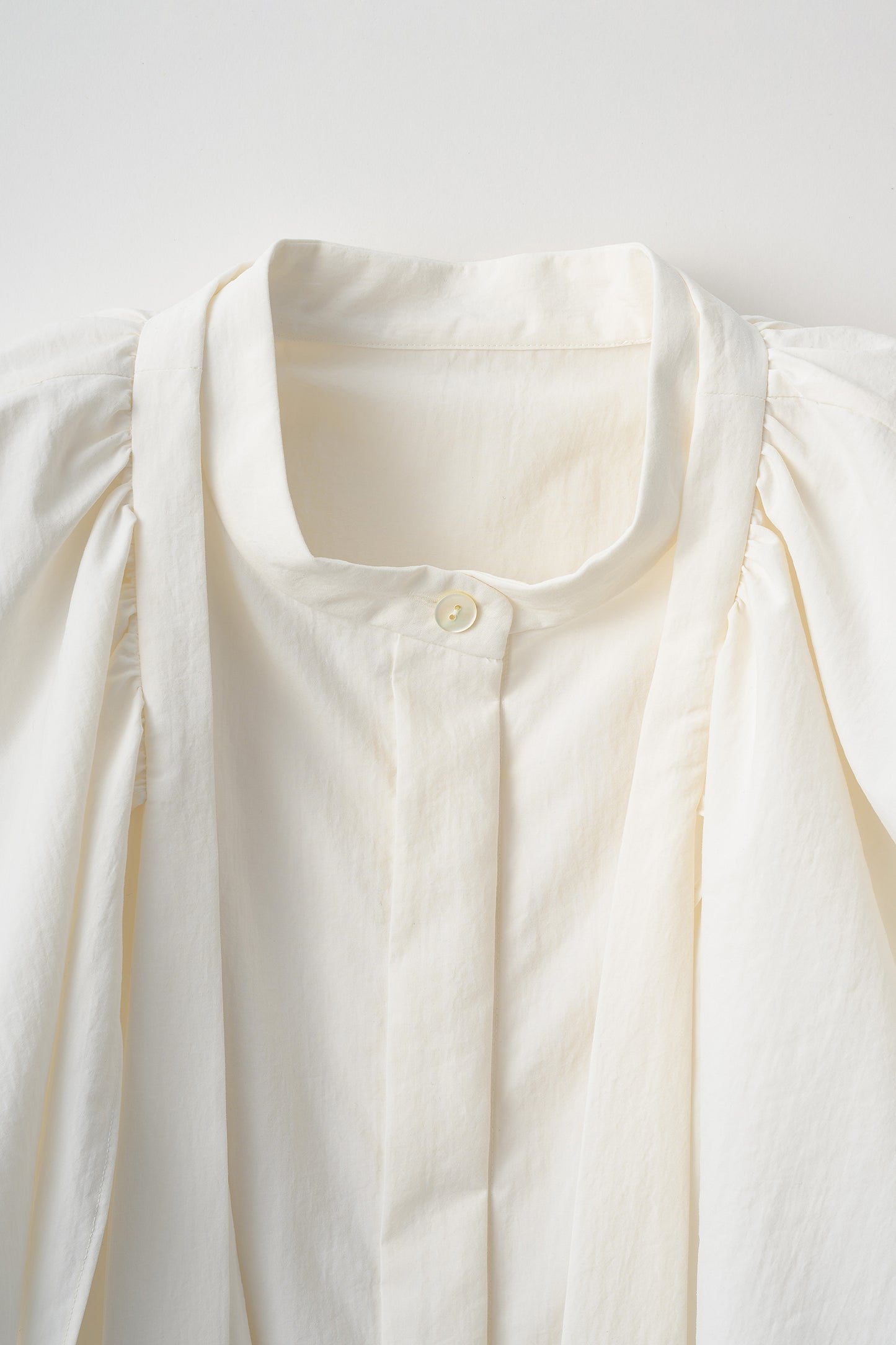 Petal collar shirt(White)