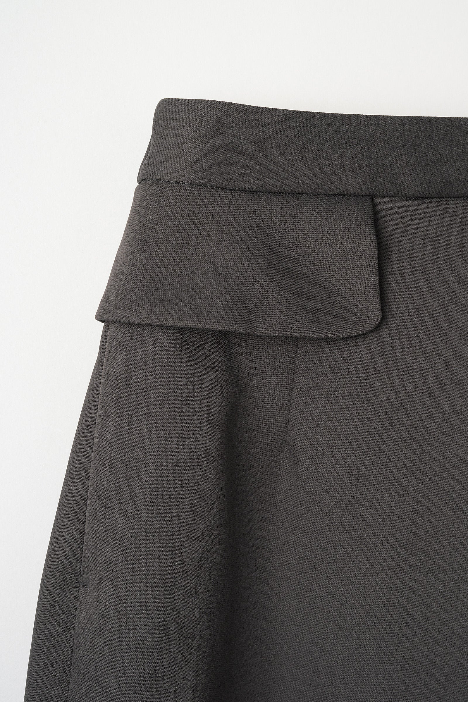 Frame trad skirt(Charcoal) – Audire