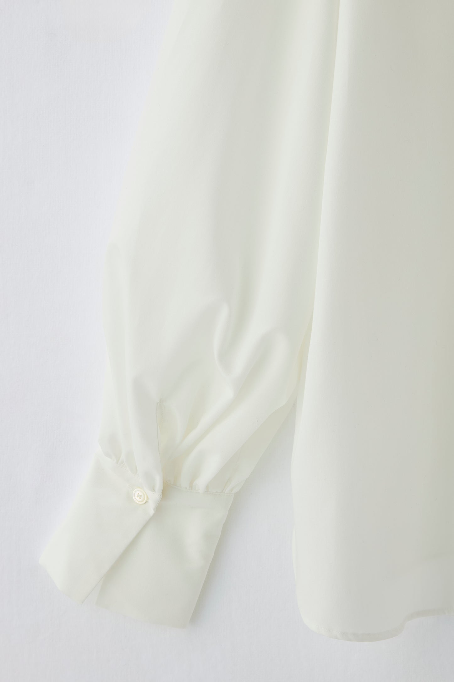 Audire bowtie volume blouse（White）