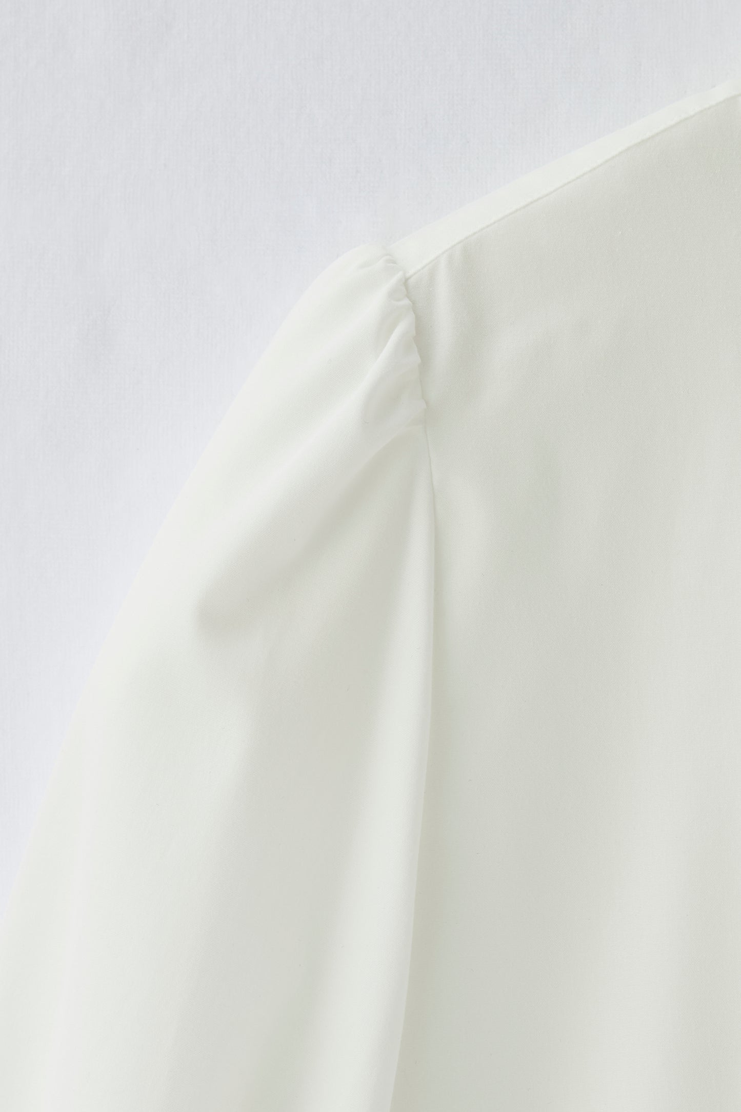 Audire bowtie volume blouse（White）