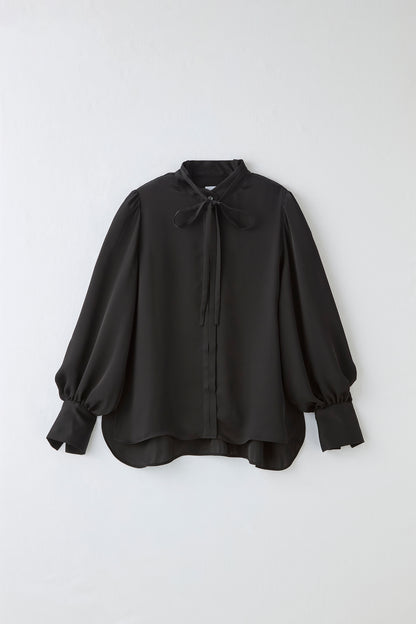 Audire bowtie volume Satin blouse（Black）
