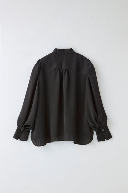 Audire bowtie volume Satin blouse（Black）
