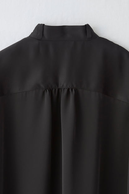Audire bowtie volume Satin blouse（Black）