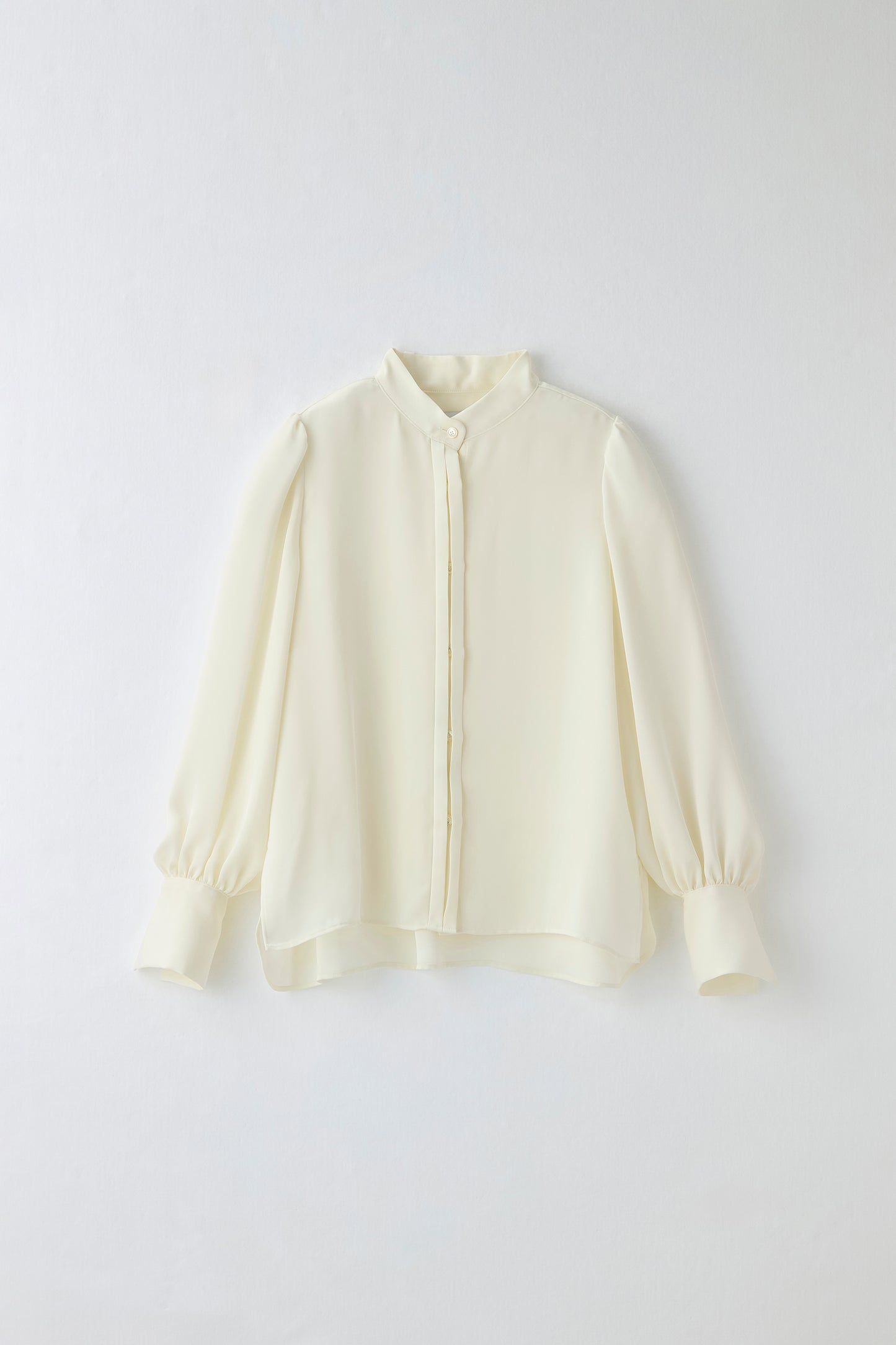 Audire bowtie volume Satin blouse（White）
