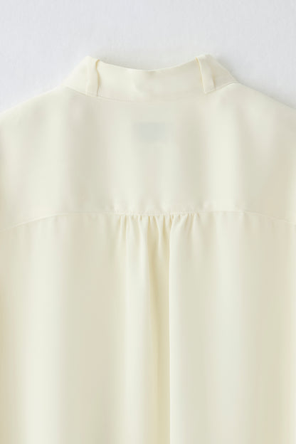 Audire bowtie volume Satin blouse（White）