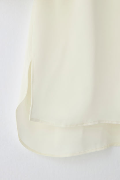 Audire bowtie volume Satin blouse（White）