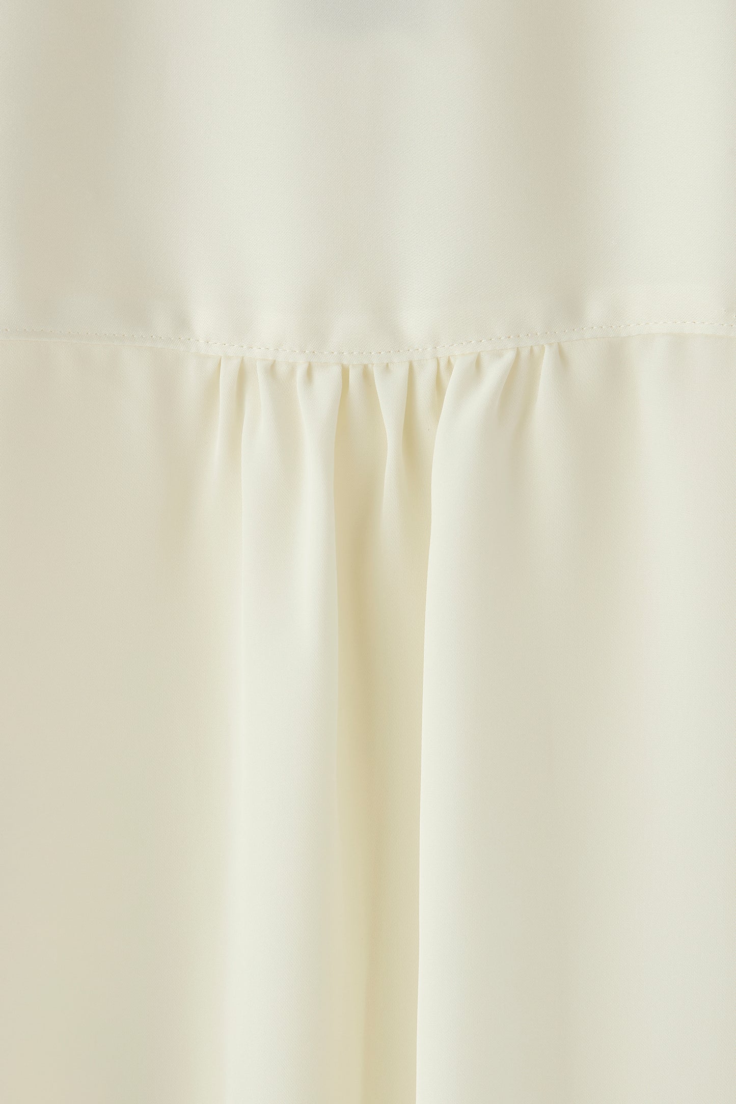 Audire bowtie volume Satin blouse（White）