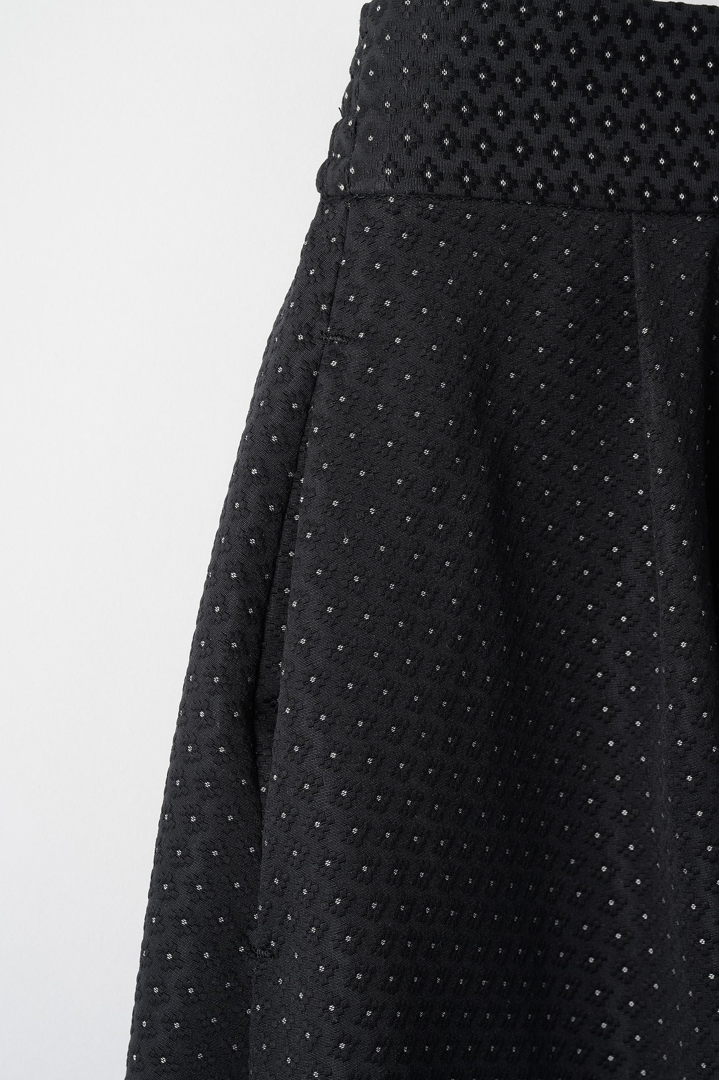 Blooming jacquard skirt (Black/dot)