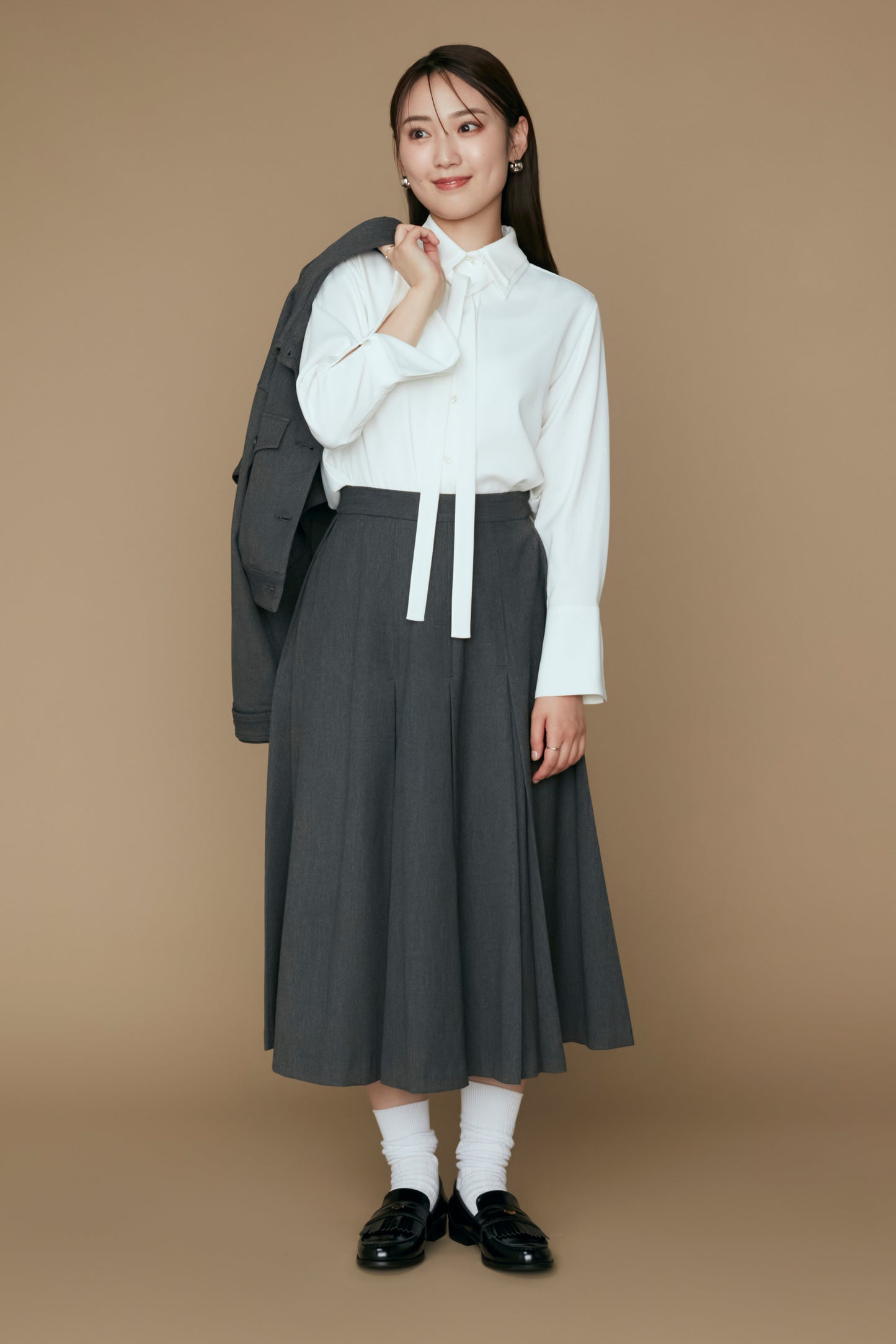 Gentle pleated skirt (Dark gray)